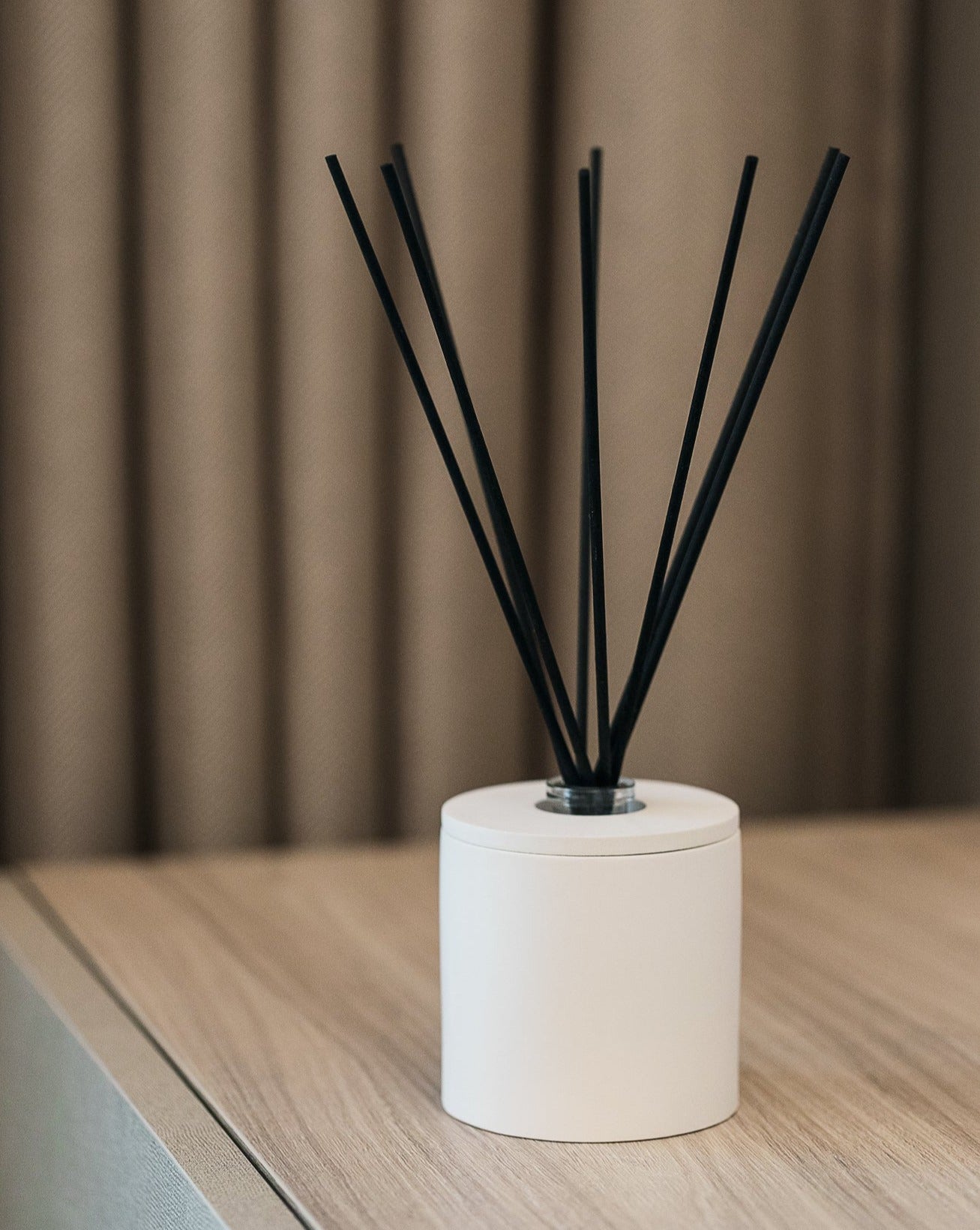 Elegant 100 ml Reed Diffuser with White Gypsum Cover - Home Fragrance