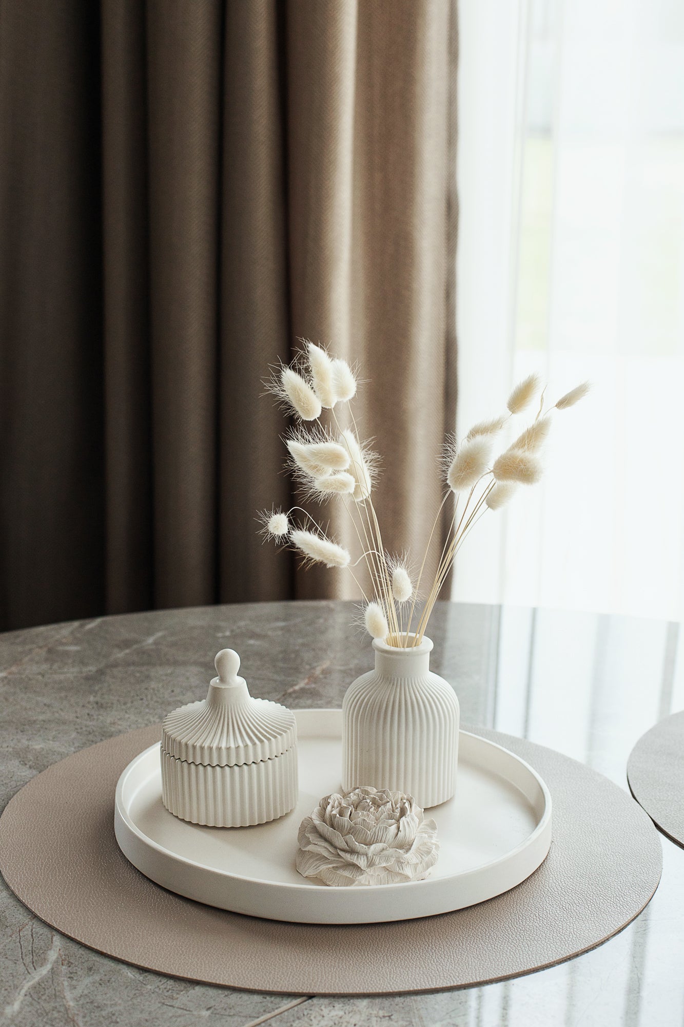 Gift Set of Scented Candle with Large Tray, Vase and Peony Flower - Elegant Gypsum Home Decor