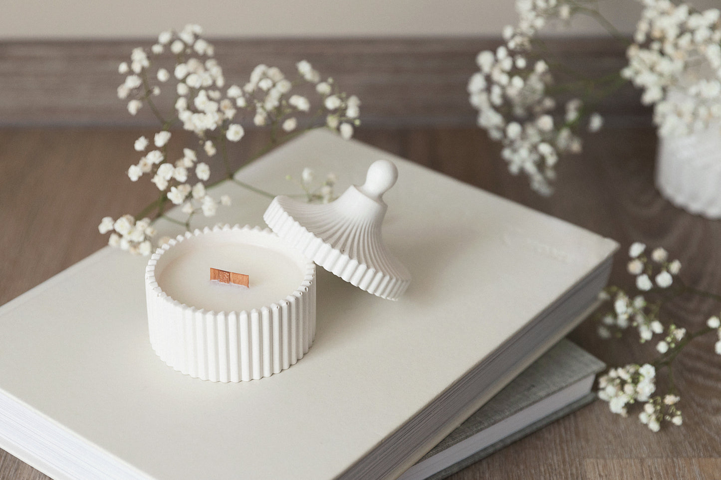 Luxury Coconut Wax Scented Candle with Wooden Wick and Fragrance Oils Aroma