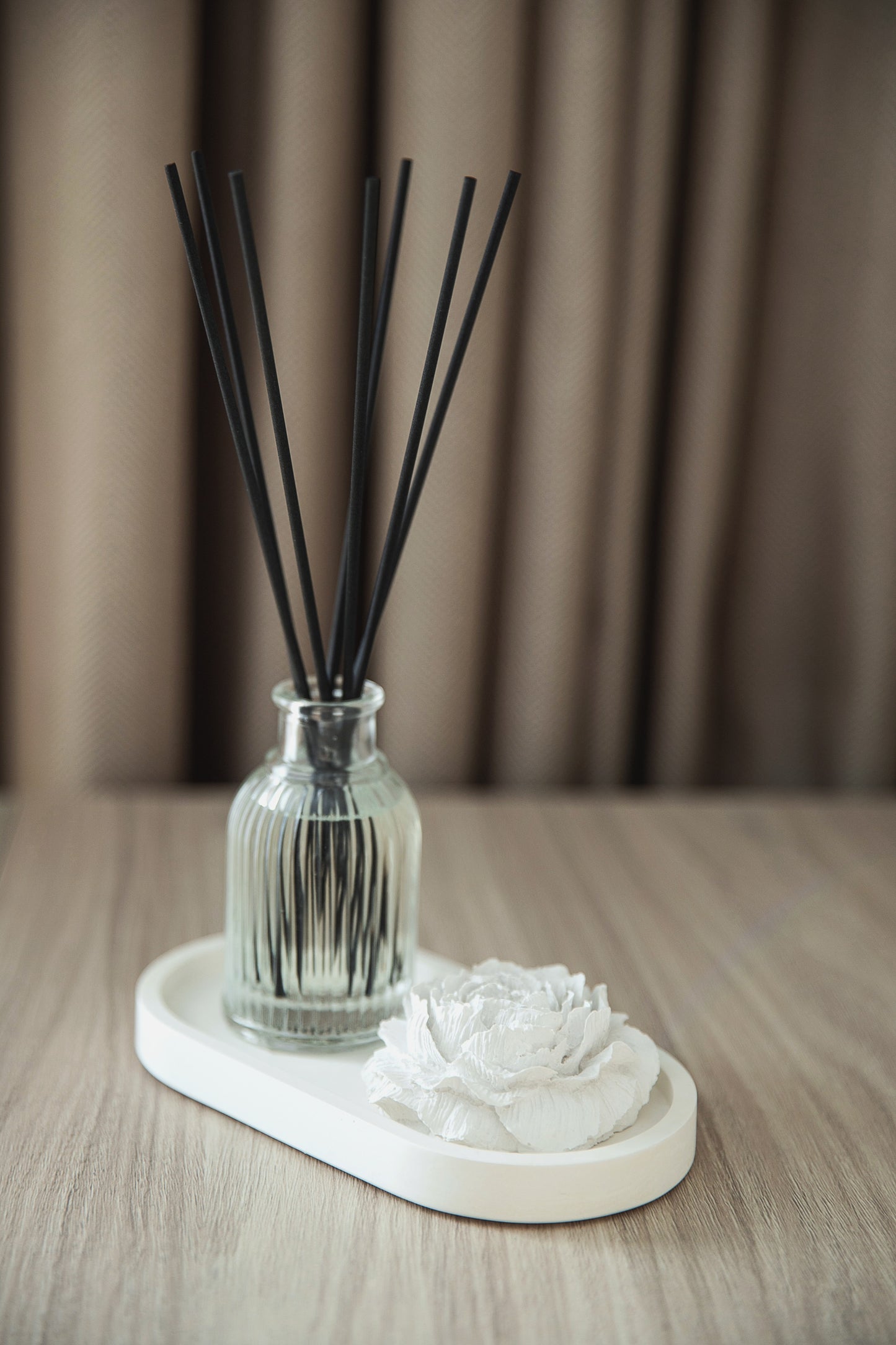 Home Fragrance Gift Set – Reed Diffuser with Gypsum Peony Flower and Tray