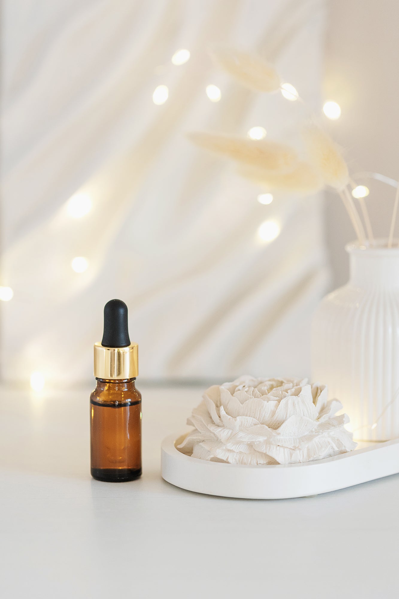 Gypsum Peony Blossom with scented oil bottle 10ml, Home Decor Element
